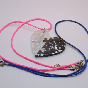 Schmuck Kette - 2 halbe Love Herzen - Unikat