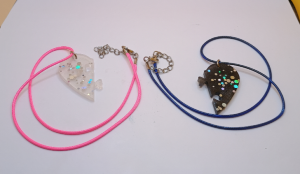 Schmuck Kette - 2 halbe Love Herzen - Unikat – Bild 2